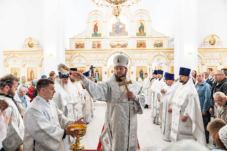 Великое освящение храма Всех святых, в земле Русской просиявших города Ступино